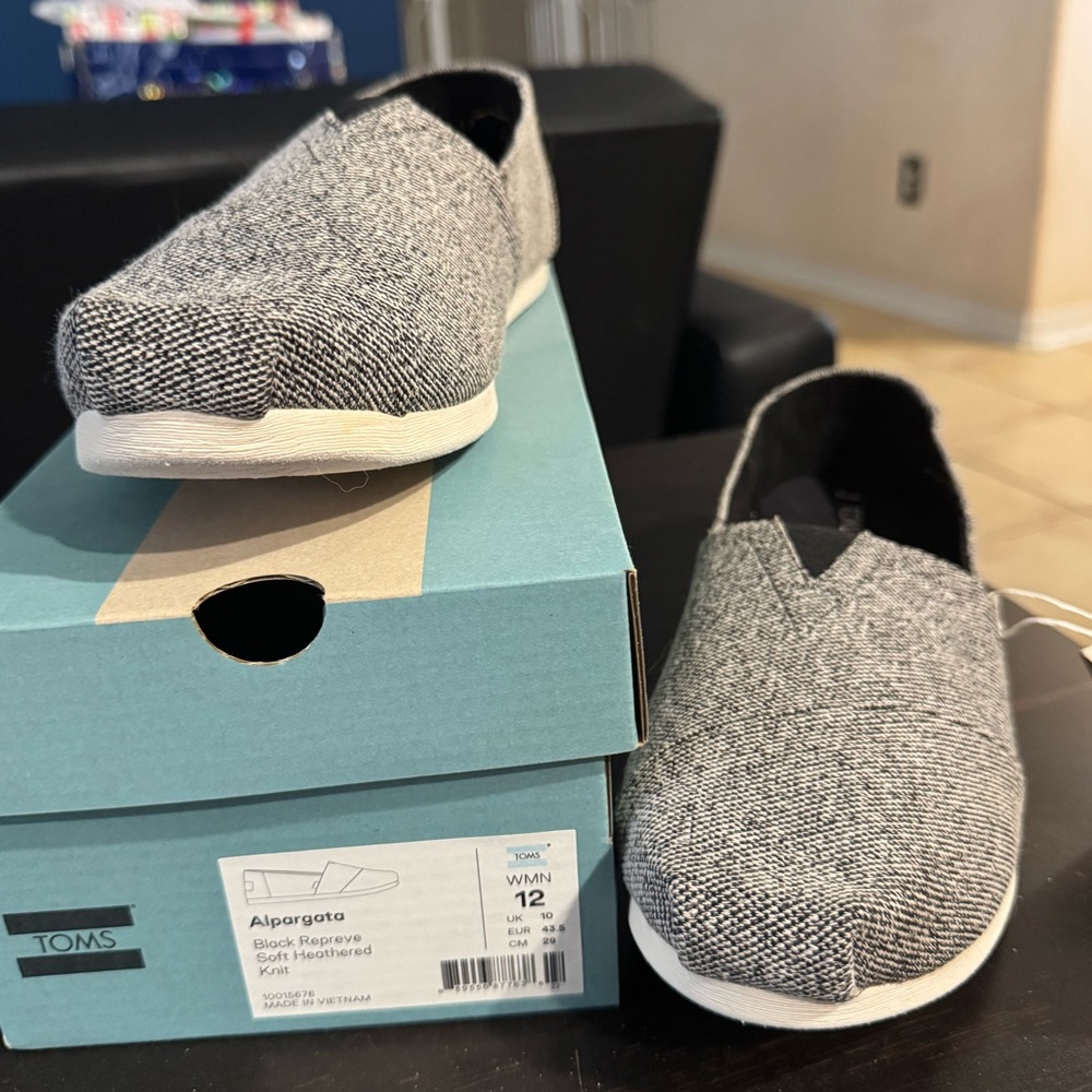 NWT Toms size 12